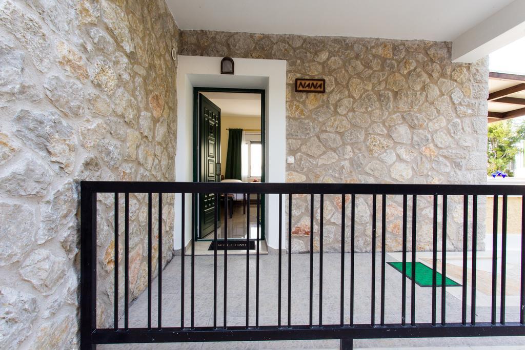 Villa Vera Áyios Nikítas エクステリア 写真